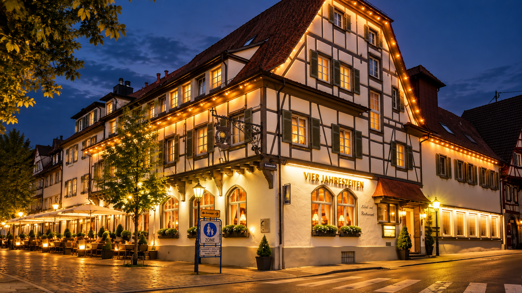 Das Hotel am Abend